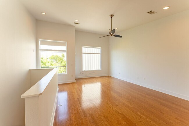 Photo - Welcome to a stunningly beautiful 2 bed 2.5 bath located in the heart of Austin, TX!