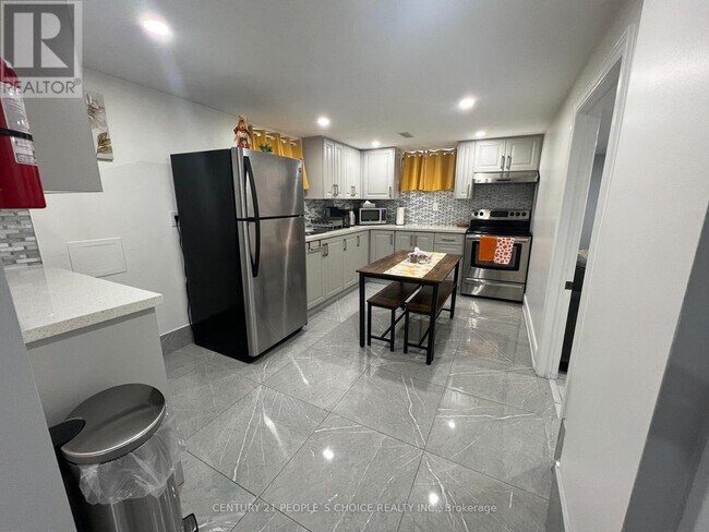 Photo - 11 Queen St S