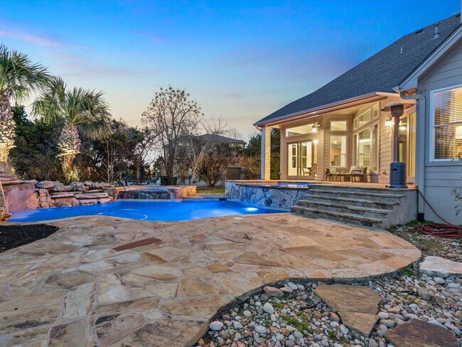 Photo - 1005 Overlook Bend