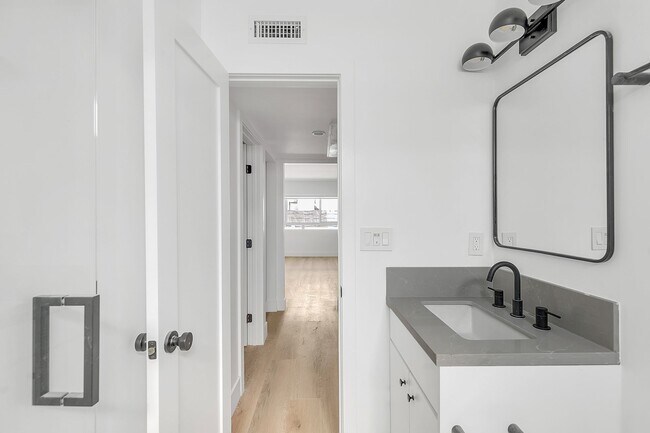 Photo - Virginia 5746