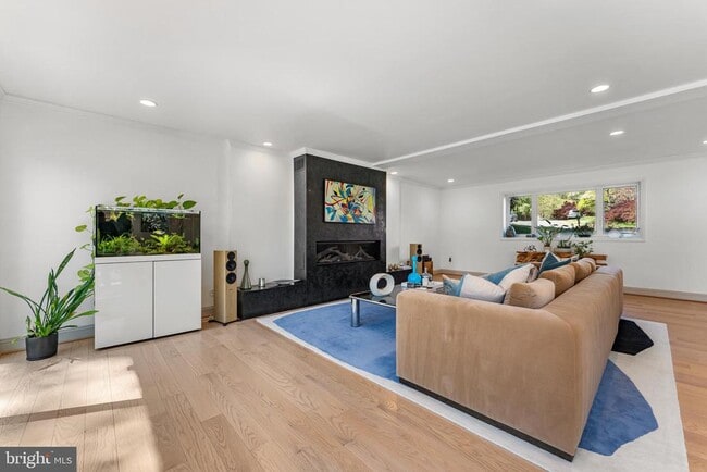 Photo - 2820 Ellicott St NW