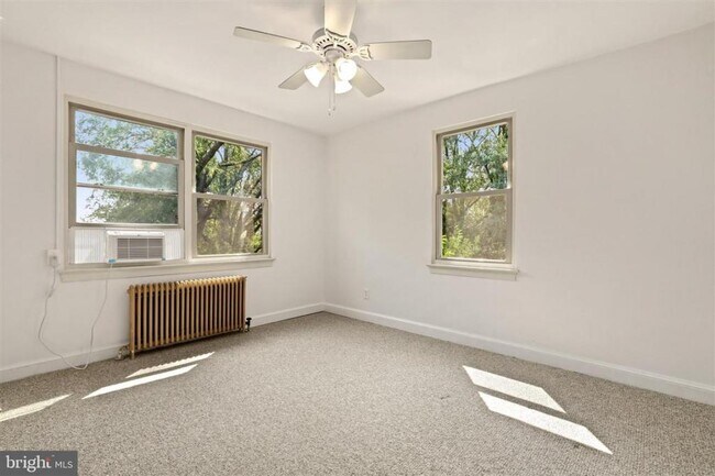 Photo - 3937 S St SE