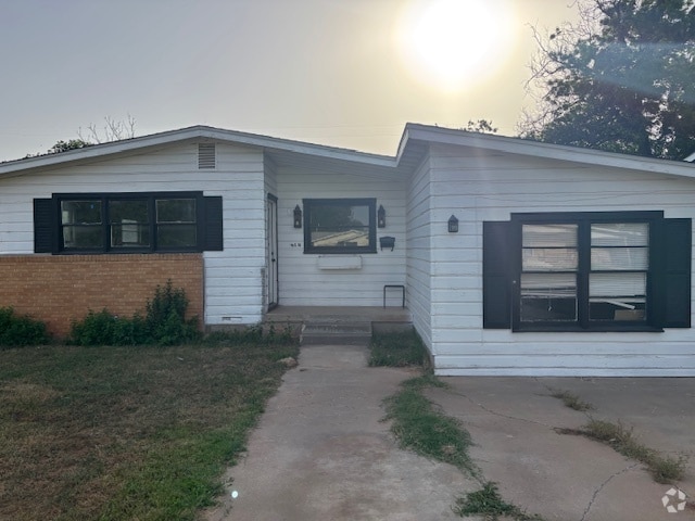 Building Photo - 818 S Bowie Dr Rental