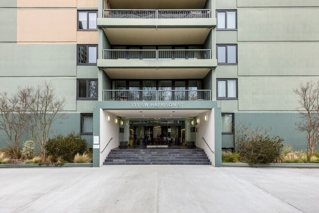 Building Photo - 111 SW Harrison St Unit #3E