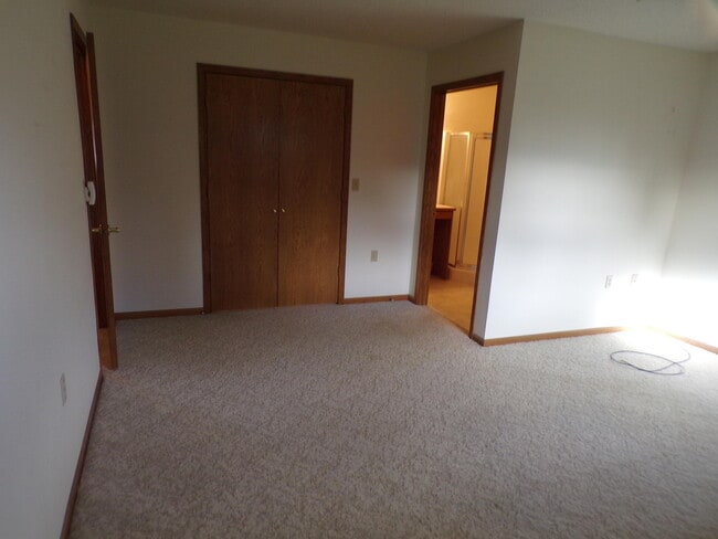 MASTER BED AND BATH - 403 E Drake St