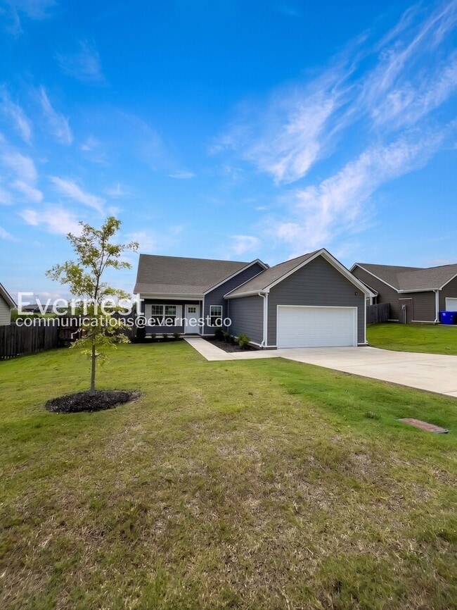 Photo - Limited Time Special Offer / 4 Bed, 2 Bath Home with and Garage / Pet-Friendly / Vouchers Accepte...