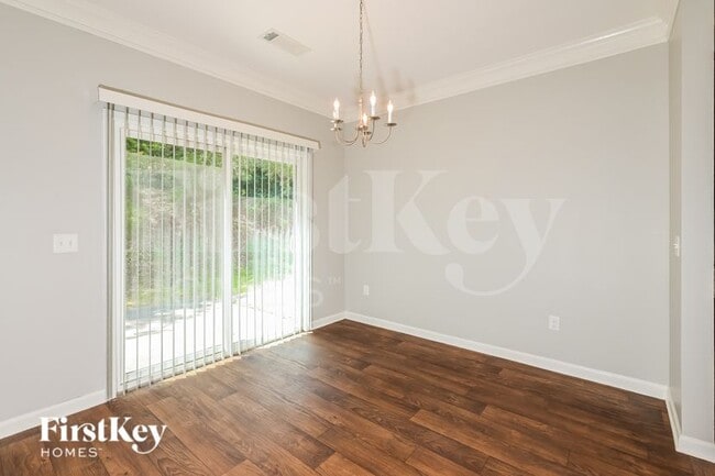 Photo - 975 Treymont Way SW