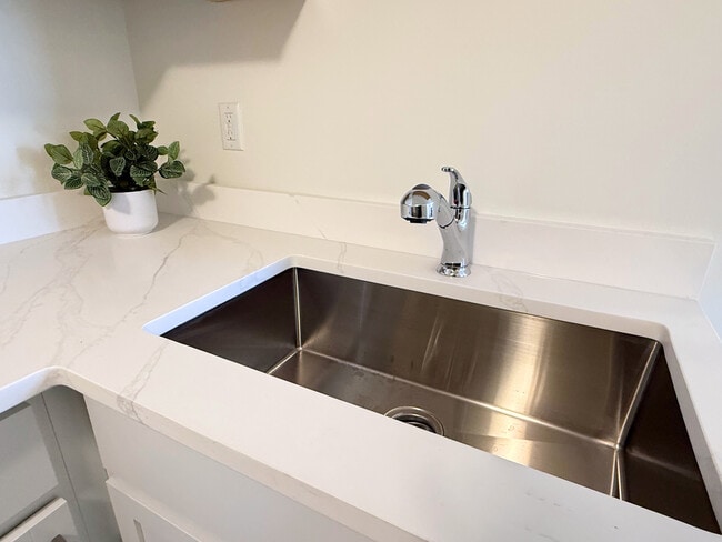 Photo - 29222 Grand River Ave Unidad #5