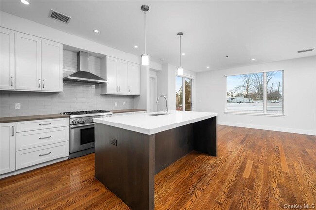 Photo - 422 E Boston Post Rd Unit 303