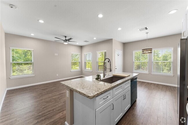 Building Photo - 5307 Groveton St Unit B Rental