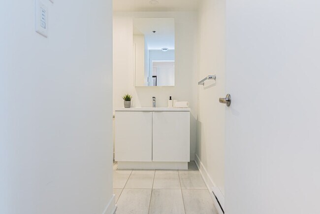 Photo - 885 Boul. de Maisonneuve E Unit SI ID1261834P