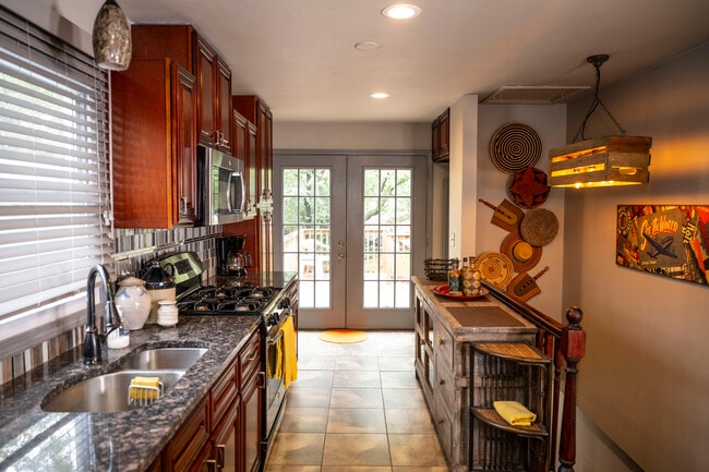 Photo - 1604 Kraft St