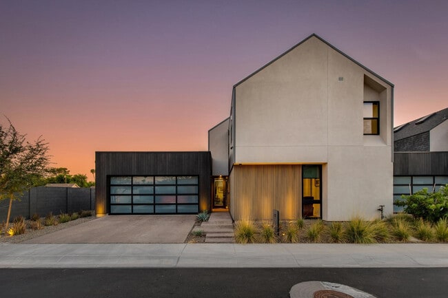 Building Photo - 1341 E Pomelo Grove Ln