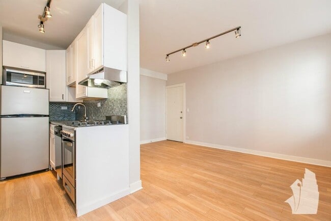 Photo - 515 W Belmont Ave