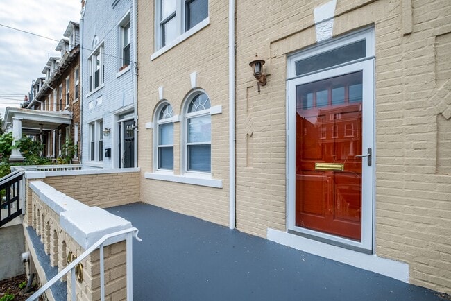 Photo - 450 Randolph St NW