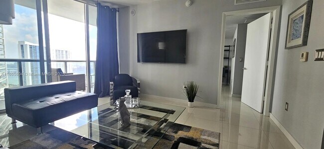 Photo - 495 Brickell Ave Unidad 3308