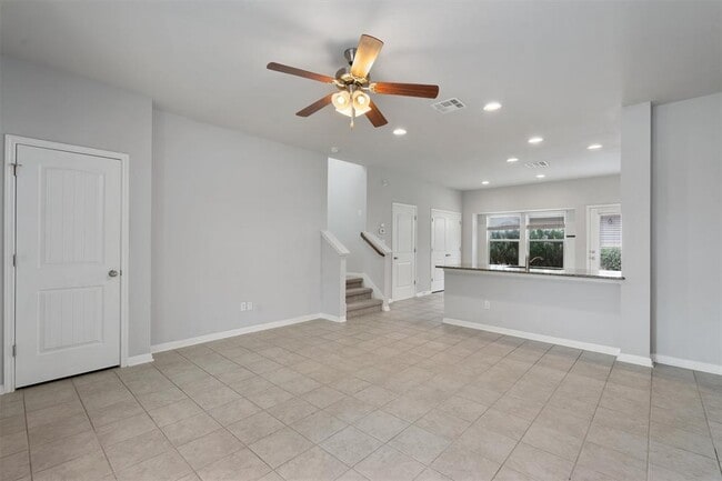 Photo - 207 Wainscot Oak Wy