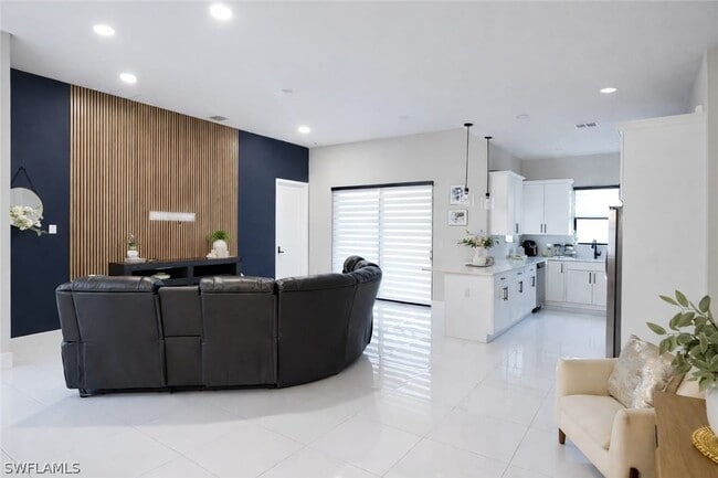 Photo - 3208 31st St W