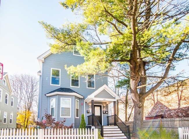 Building Photo - 757 Washington St Unit 1