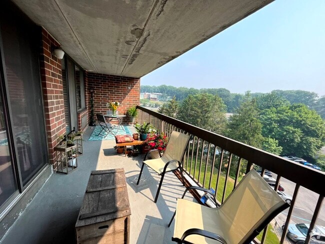 Building Photo - 1374 Midland Ave Unit 507 Rental