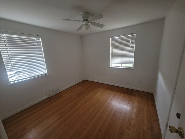 Photo - 1980 Yosemite St Unidad 1980