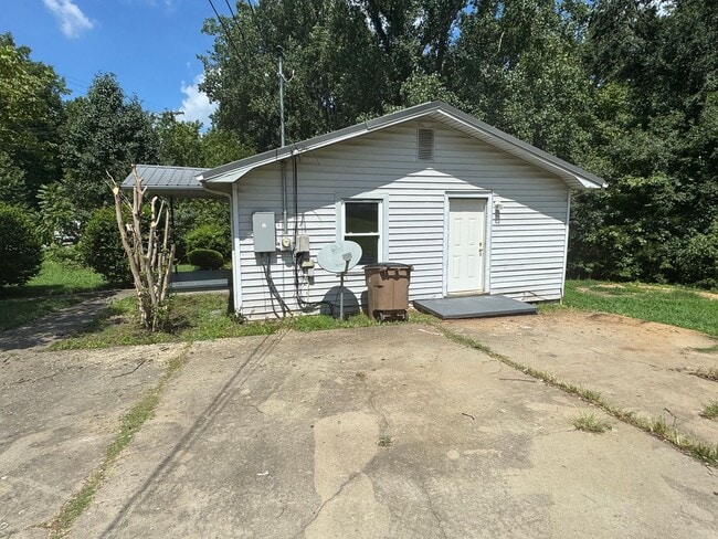 Photo - 1401 Charles Rd