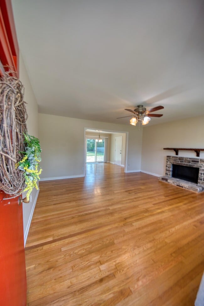 106 Pinecliff Dr