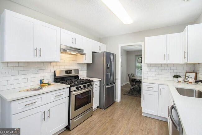 Photo - 140 Crabtree Dr