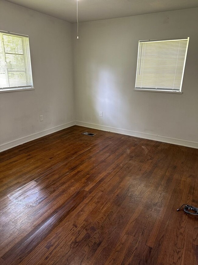 Photo - 405 Meadow Moss Rd