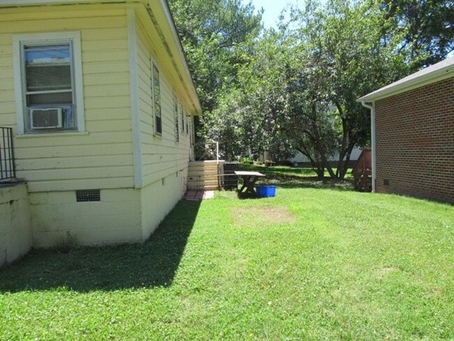 Photo - Chapel Hill/1BR Duplex S. Merritt Mill AVAIL