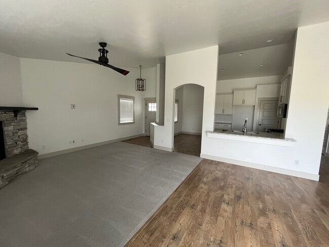 Photo - 4 bed 2 bath in Great Eagle Location!