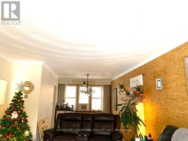 Photo - 860 Francis Rd