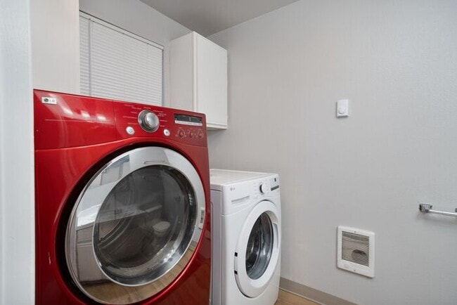 Photo - Large 2 bed 1.5bath townhouse