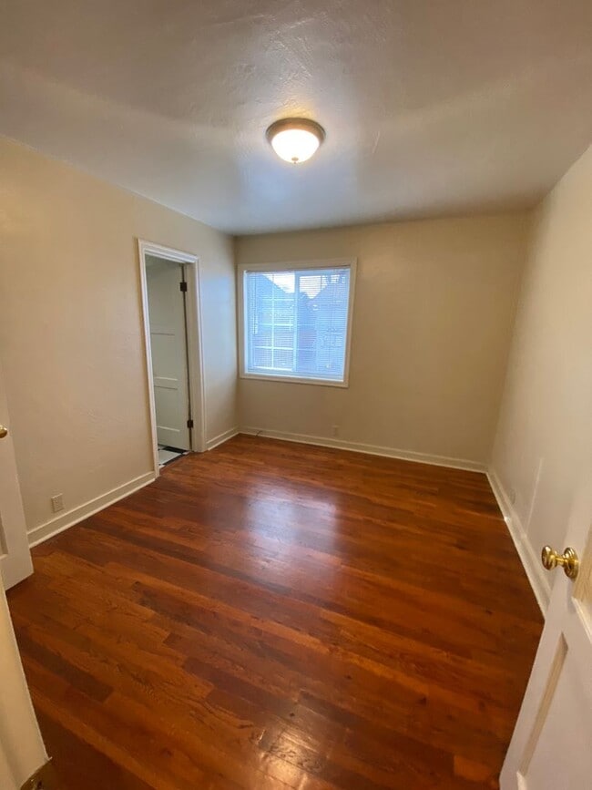 420 Burns St Unit 422 - Burns