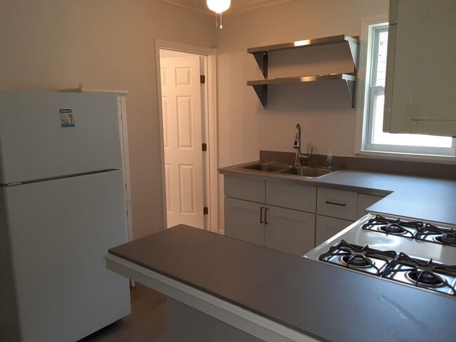 Photo - Annual unfurnished 2/1 SFH with newer kitc...