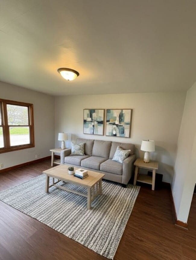 Building Photo - 3 Bed, 1 Bath - House for rent!