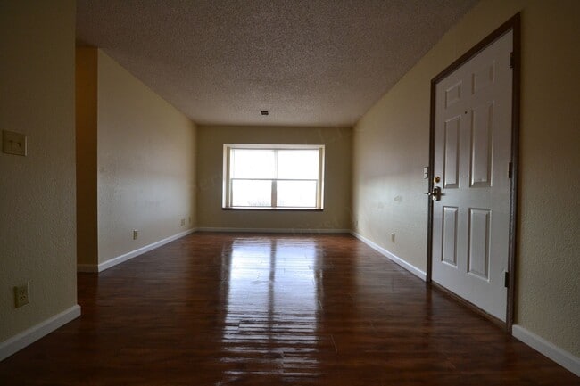 Photo - Hollister Apartments Unit 14