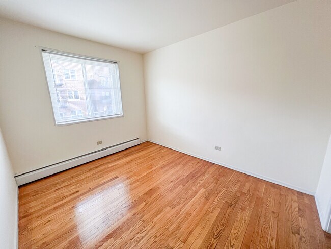 Photo - 6110 N Kenmore Ave