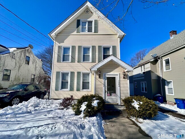 Building Photo - 1082 Townsend Ave Unit 1st Floor