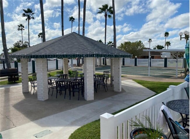 Photo - 21 Meadowlark St