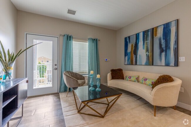 1BR, 1BA - 647SF - Living Room