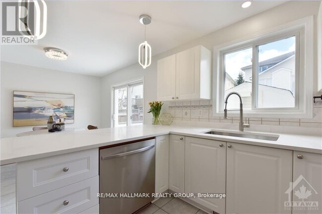 Photo - 1316 Halton Terrace