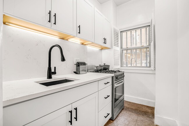 Photo - 137 E 28th St