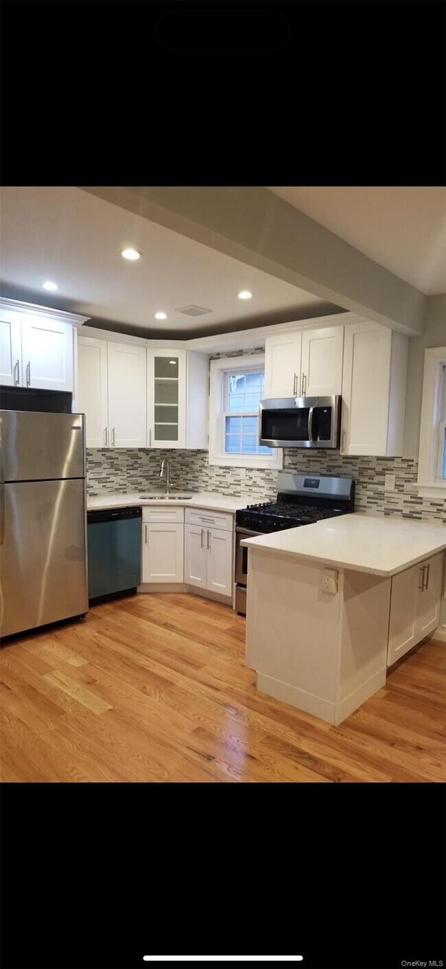 Photo - 104-37 205th Pl
