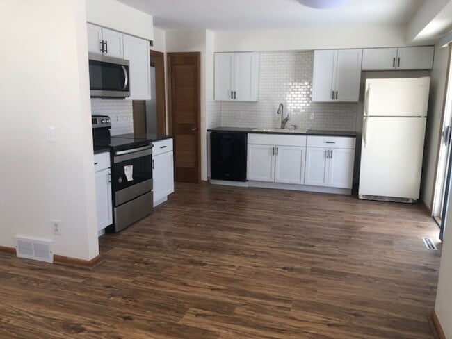 Photo - Beautiful 4 Bedroom Home!