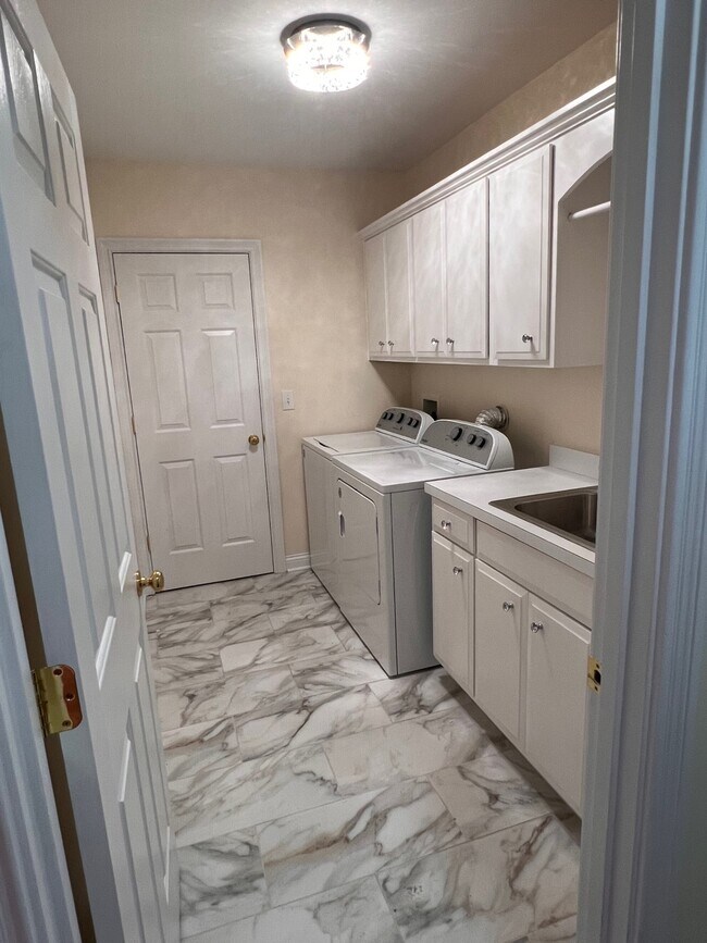 Photo - 105 Ashton Ct