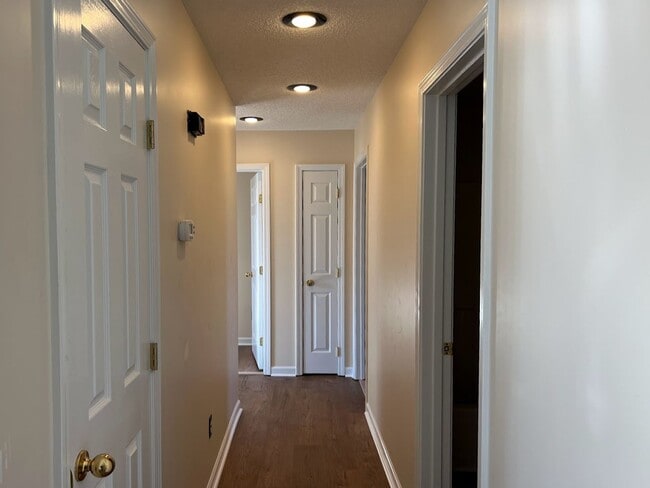 Photo - 3 bed 2 bath + 2 car garage- Jonesborough