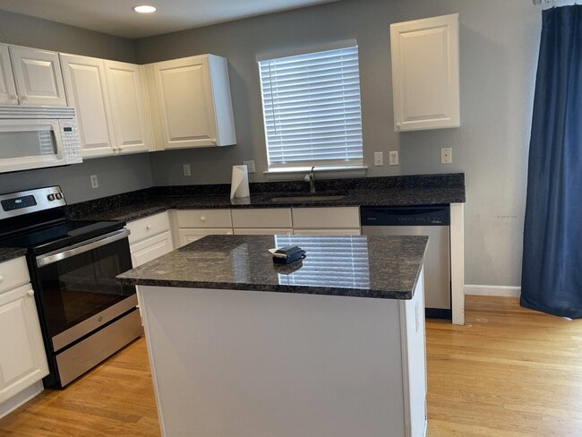 Photo - 11960 Meadowood Ln