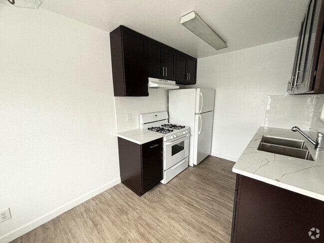 Building Photo - 530 N Ardmore Ave Rental