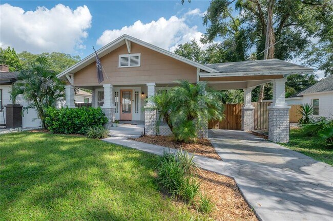 Building Photo - 207 W Hiawatha St